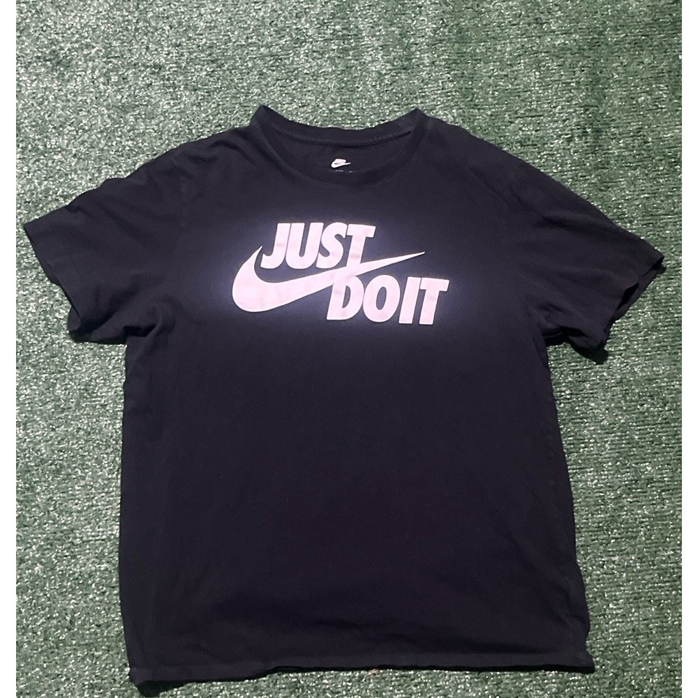 Black Nike "Just Do It" tee